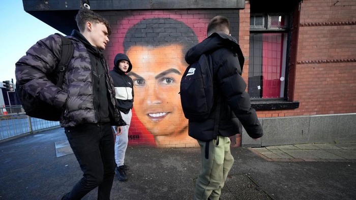 Senyum Lebar Old Trafford