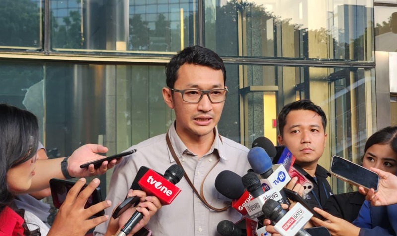 Badai Korupsi Bea Cukai: Budiman Bayu Terjaring KPK!