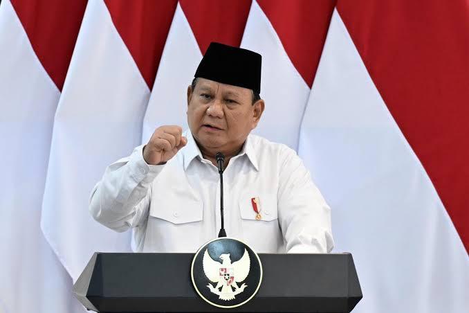 Gebrak Meja! Prabowo ke Pengusaha Kaya: Patuhi Aturan!