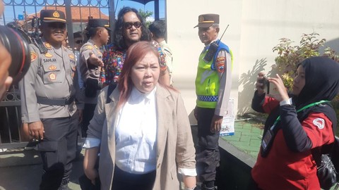 Keadilan di Pati: Putri Gus Dur & Ketua BEM UGM Kawal Vonis Botok